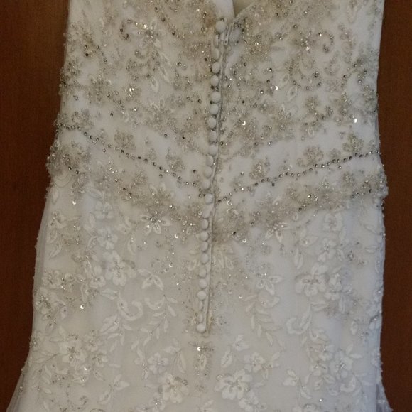 Diamond White Wedding Dress Size 10 Never Worn Excellent Condition - Picture 16 of 17